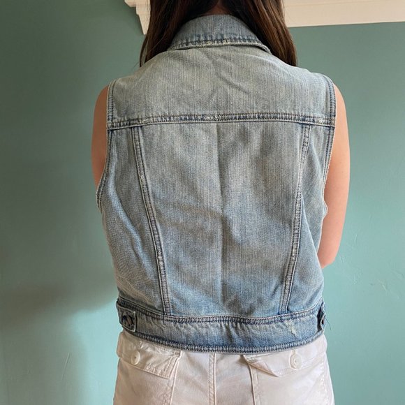 light-washed denim vest with copper buttons - Picture 3 of 6